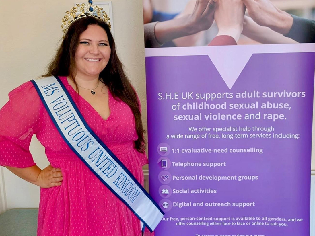 jess-gill-miss-voluptous-with-she-banner